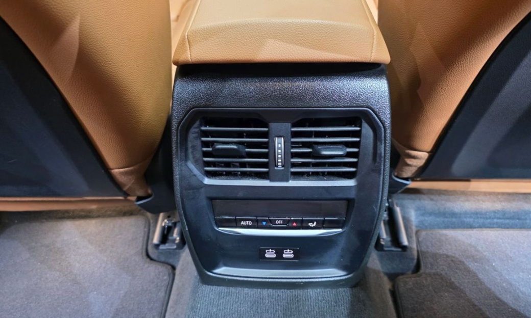BMW 3-Series 320i, 2024