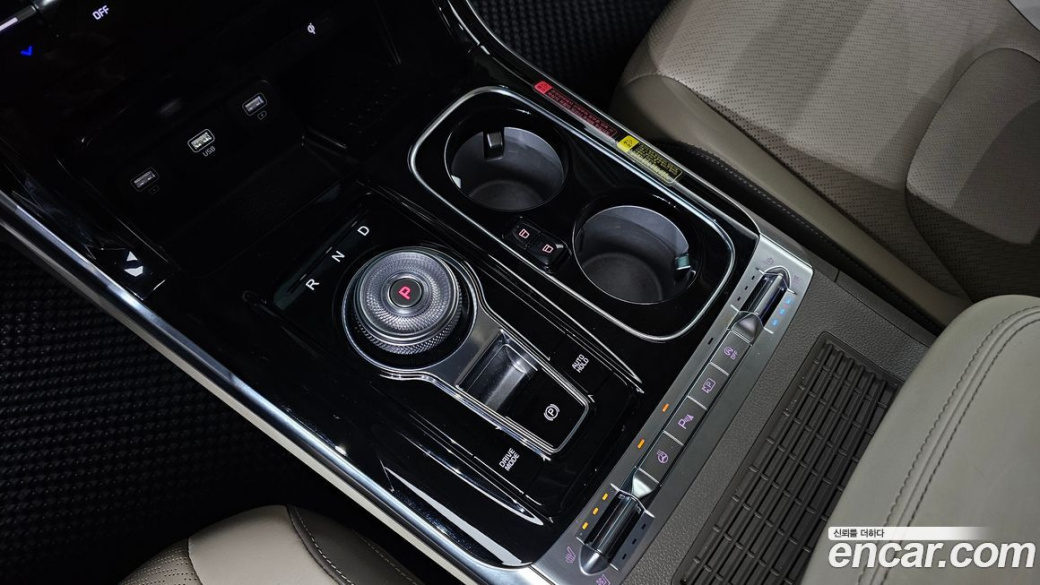 Kia Carnival 9-Seater Hi-Limousine, 2023