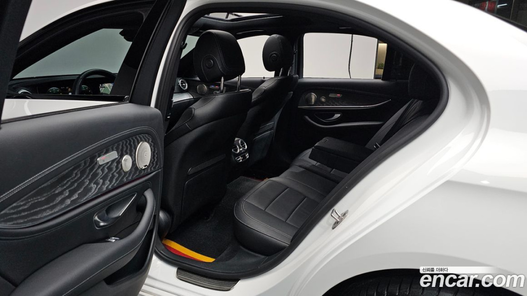 Mercedes-Benz E-Class E350 4MATIC AMG Line, 2023