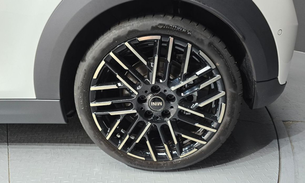 Mini Cooper Favoured, 2025
