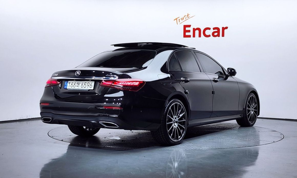 Mercedes-Benz E-Class E350 4MATIC AMG Line, 2023