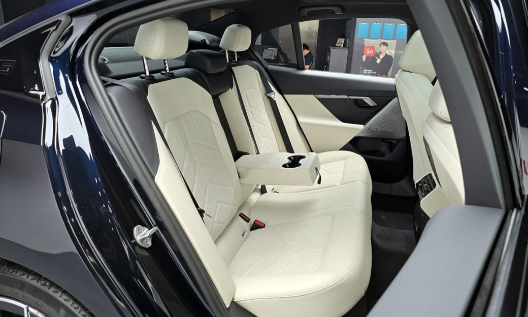 BMW 5-Series 520i M Sport, 2025