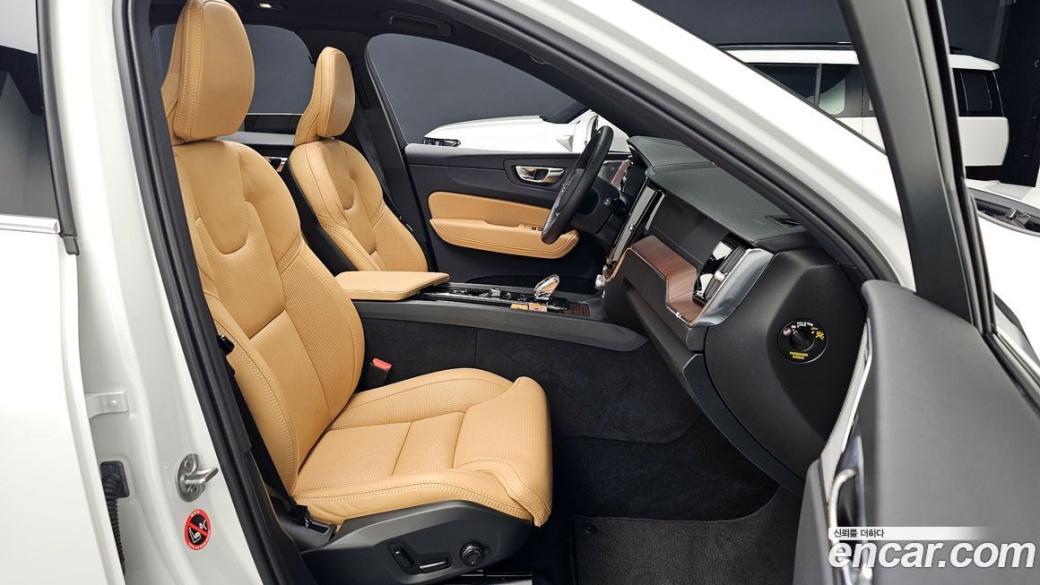 Volvo XC60 B5 Ultimate Bright, 2024