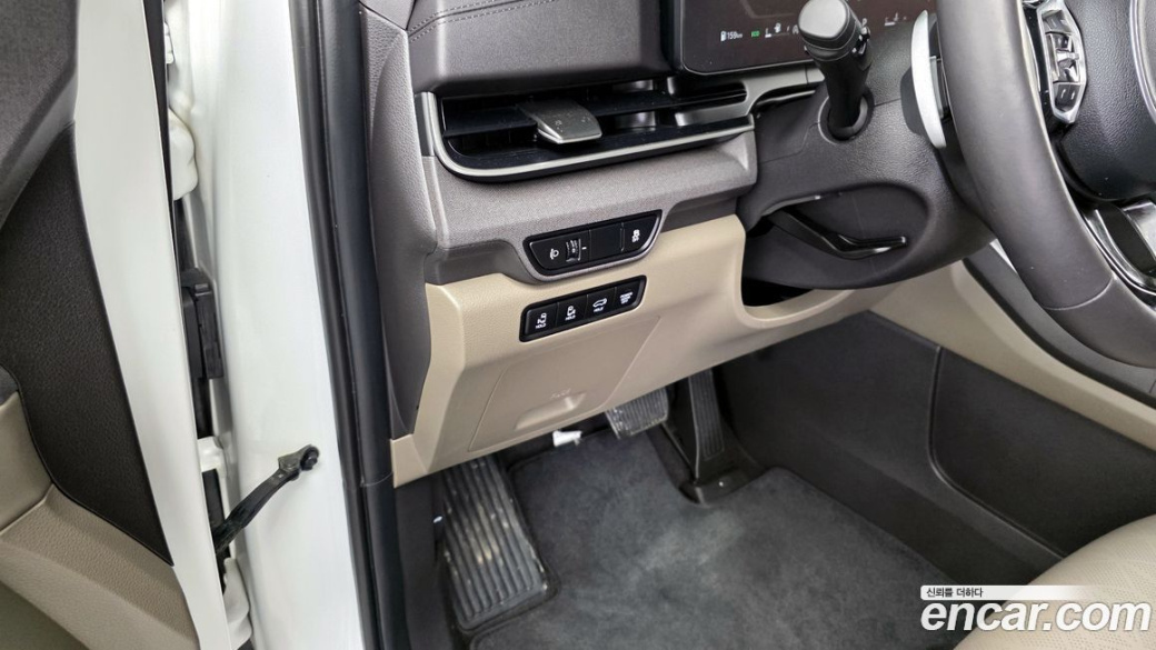 Kia Carnival 9-Seater Prestige, 2024
