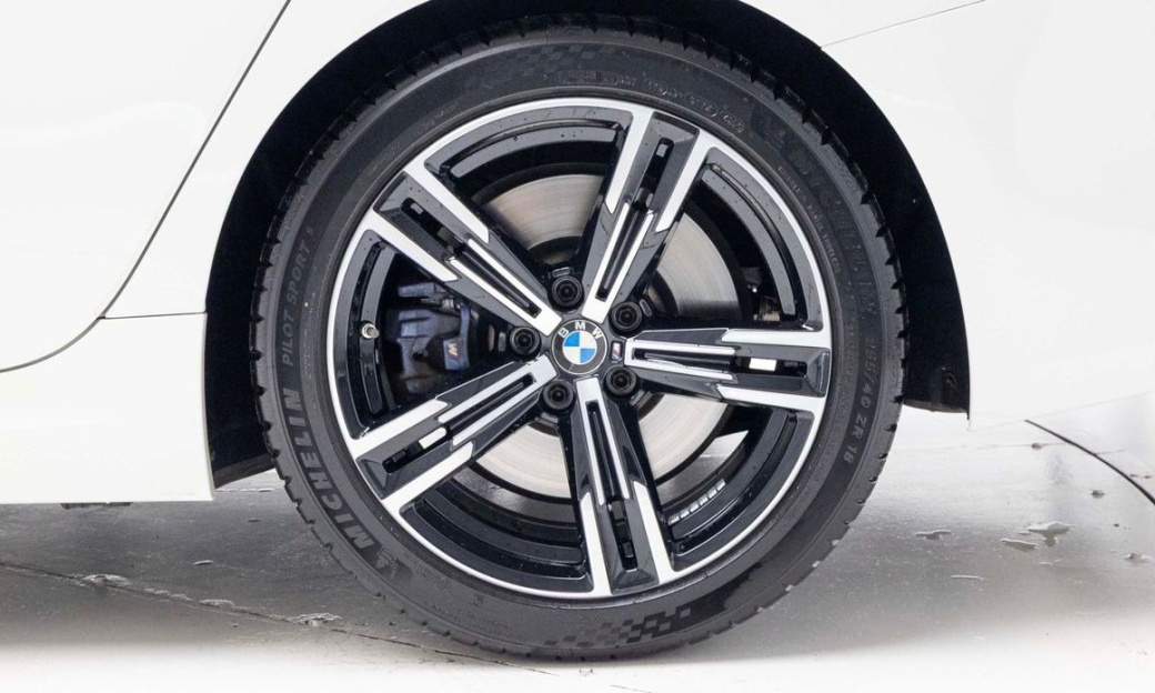 BMW 3-Series 320i M Sport, 2024