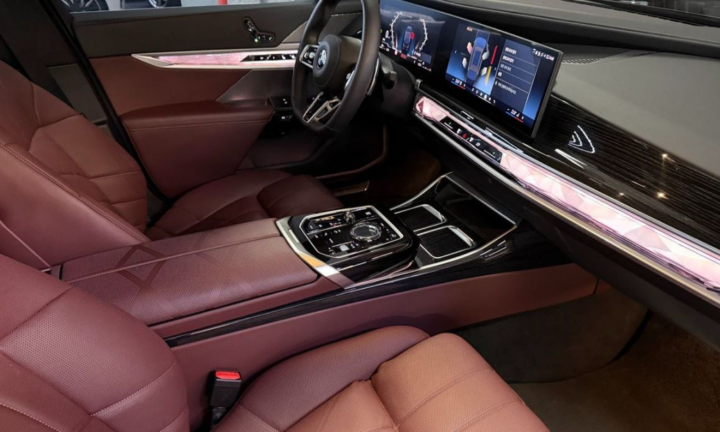 BMW 7-Series 740i xDrive M Sport, 2025