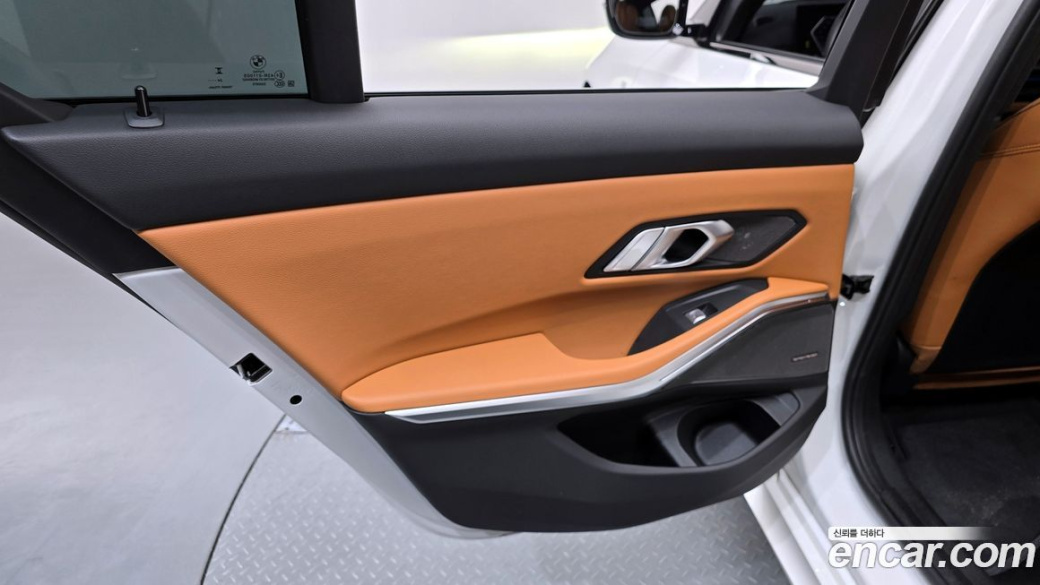 BMW 3-Series 320i M Sport, 2025