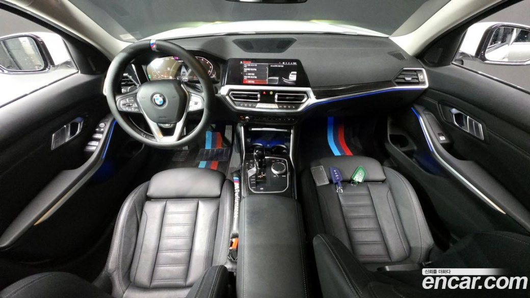 BMW 3-Series 320i Luxury, 2022