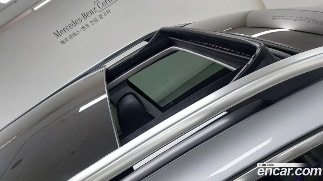 Mercedes-Benz GLE-Class GLE300d 4MATIC, 2025