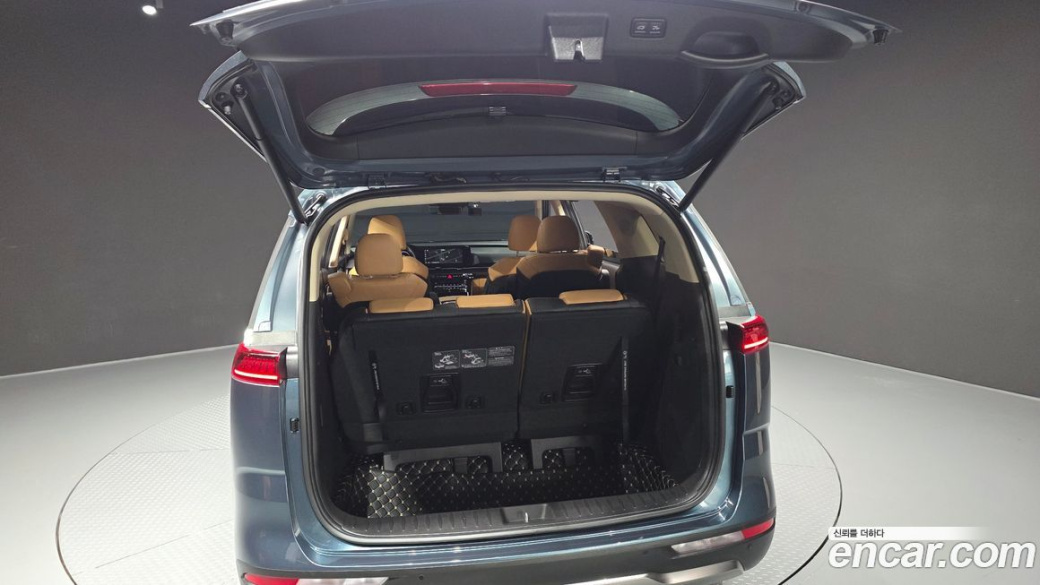 Kia Carnival 7-Seater Outdoor, 2023