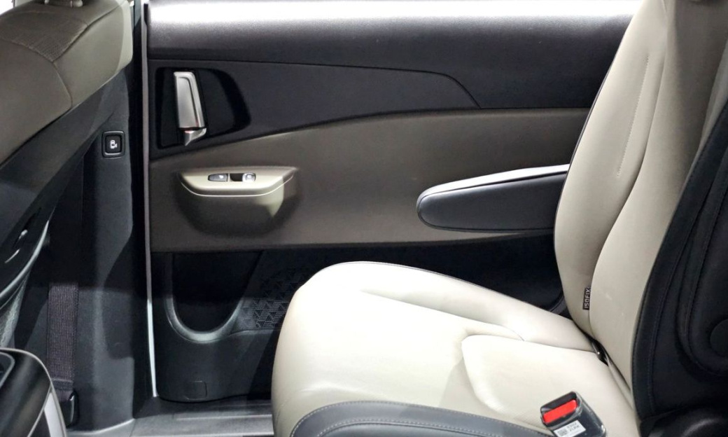Kia Carnival 9-Seater Prestige, 2025