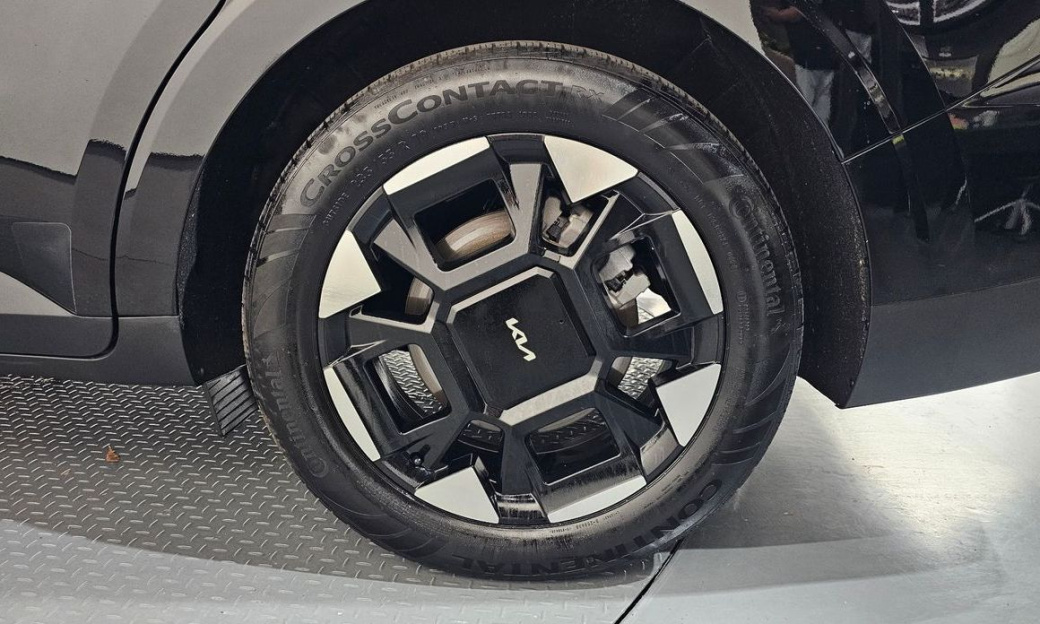 Kia Carnival 9-Seater Hi Limousine, 2024