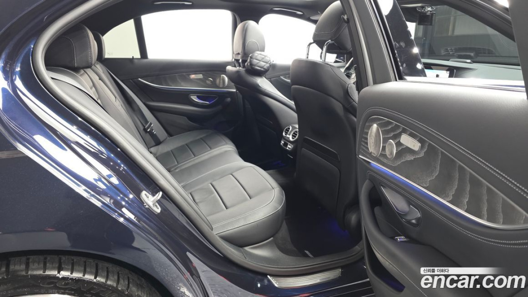 Mercedes-Benz E-Class E350 4MATIC AMG Line, 2022