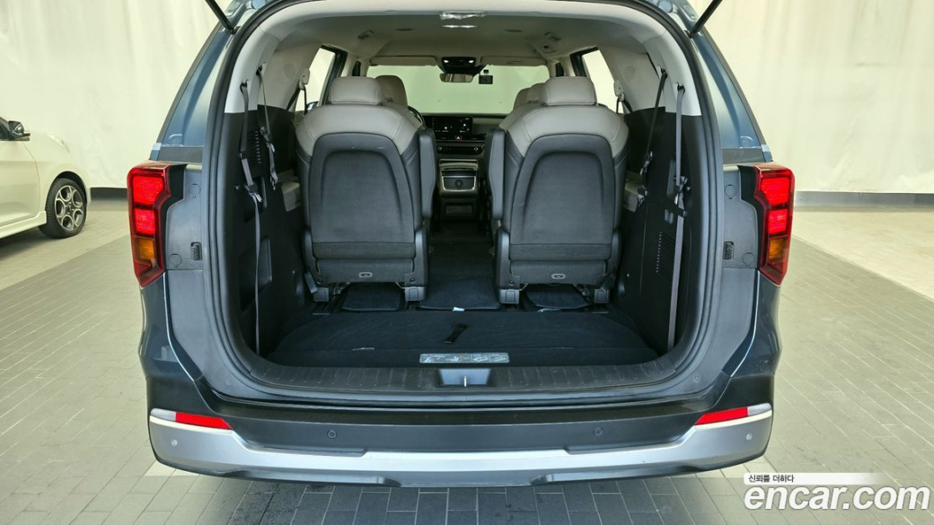 Kia Carnival 9-Seater Prestige, 2024