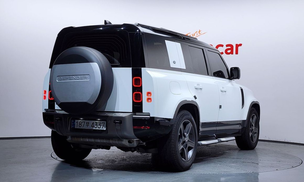 Land Rover Defender 110 P300 X-Dynamic SE, 2024