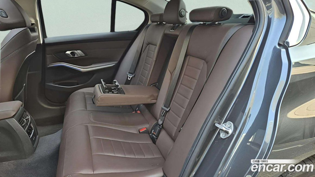 BMW 3-Series 320d Luxury, 2022