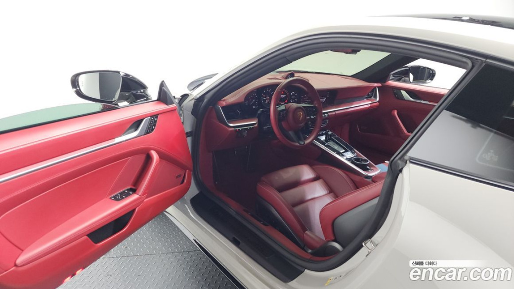 Porsche 911 Carrera 4 GTS, 2023