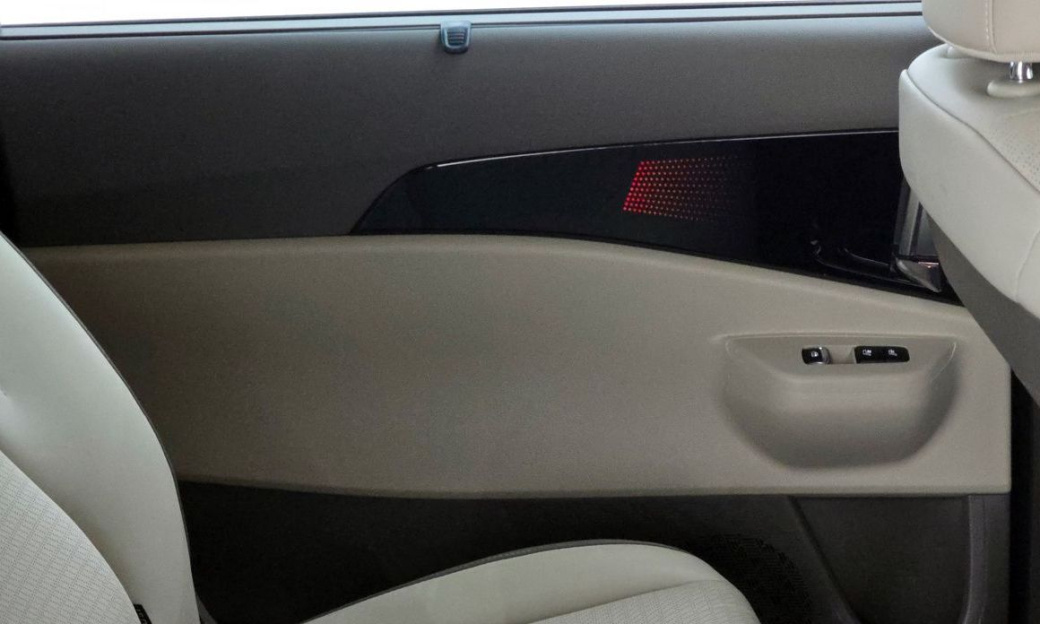 Kia Carnival 9-Seater Signature, 2025