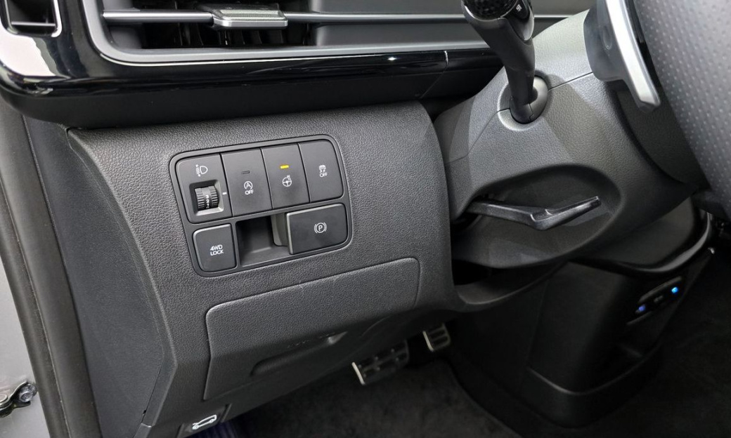 Hyundai Staria 4WD Lounge 9-Seater, 2025