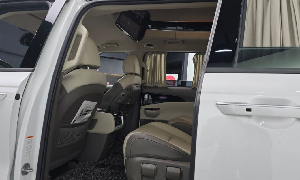 Kia Carnival 7-Seater Hi-Limousine, 2022