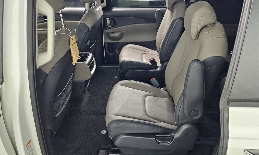 Kia Carnival 9-Seater Prestige, 2025
