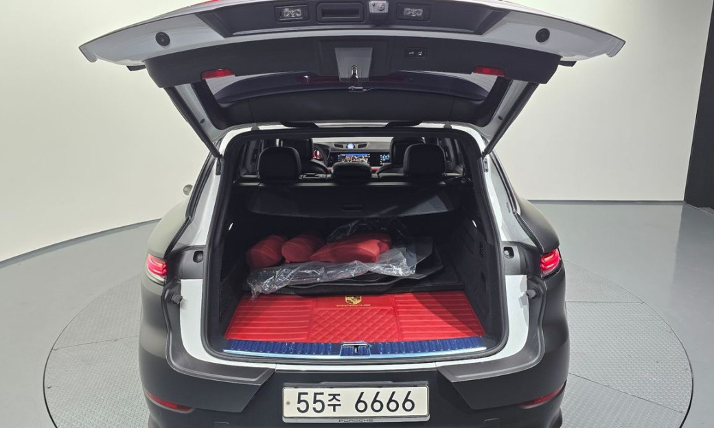 Porsche Cayenne 3.0, 2024