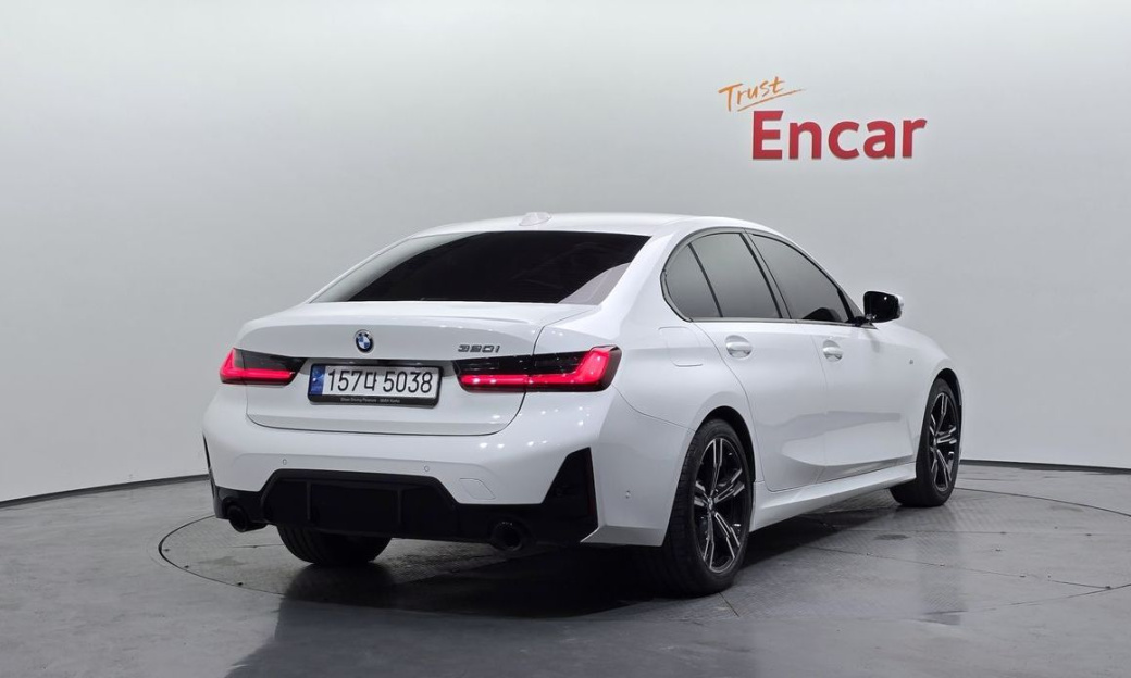 BMW 3-Series 320i M Sport, 2023