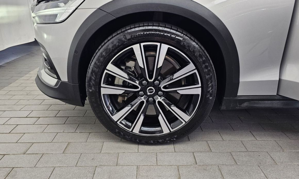 Volvo V60 B5 Ultimate AWD, 2024