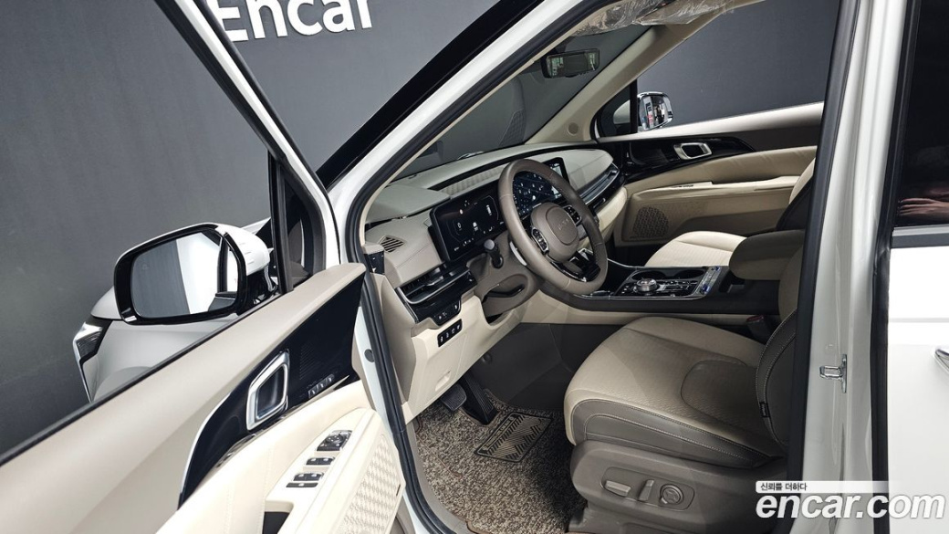 Kia Carnival 7-Seater Signature, 2024