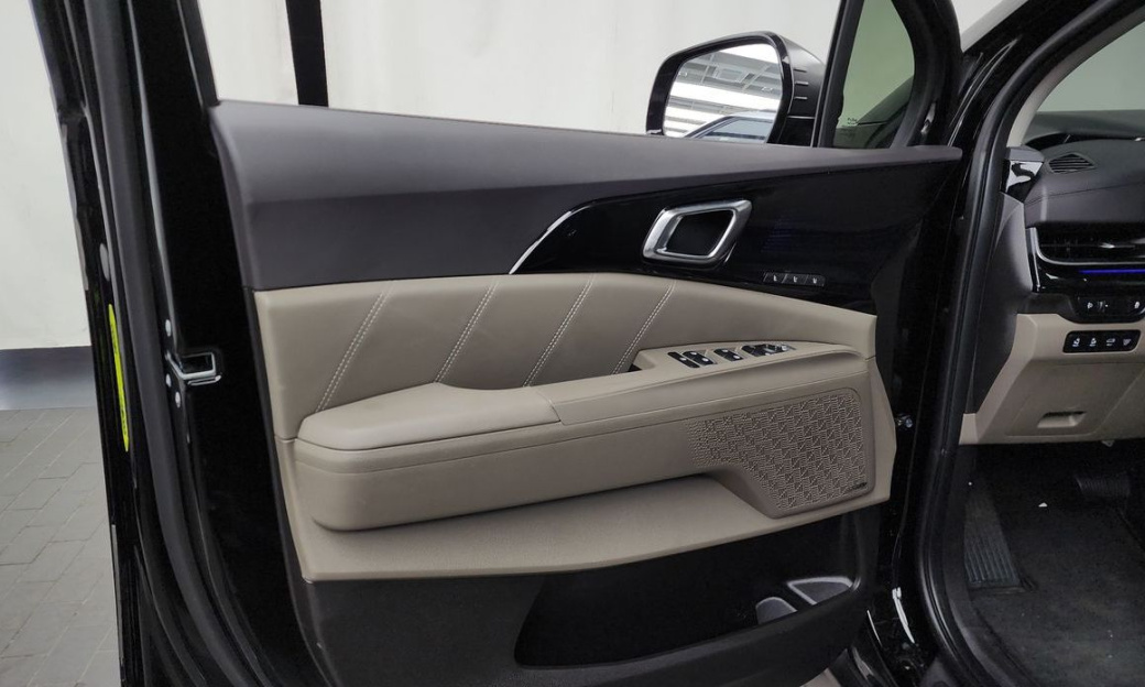 Kia Carnival 7-Seater Gravity, 2025