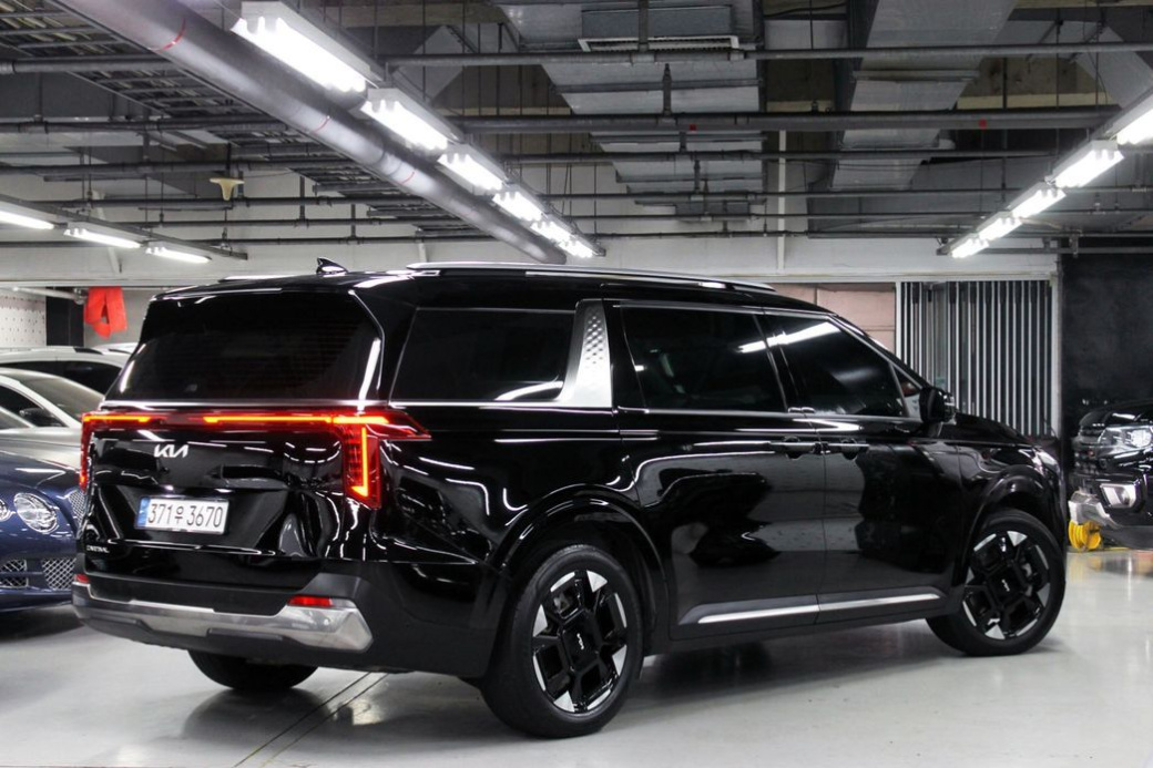 Kia Carnival 9-Seater Noblesse, 2024
