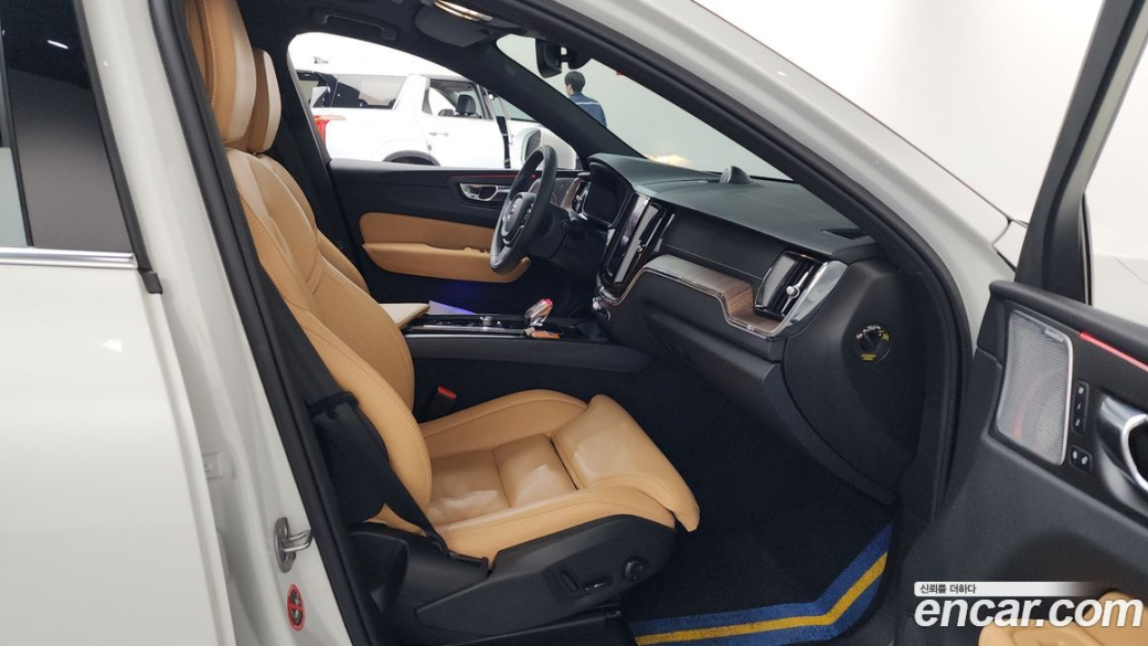 Volvo XC60 B5 Inscription, 2022