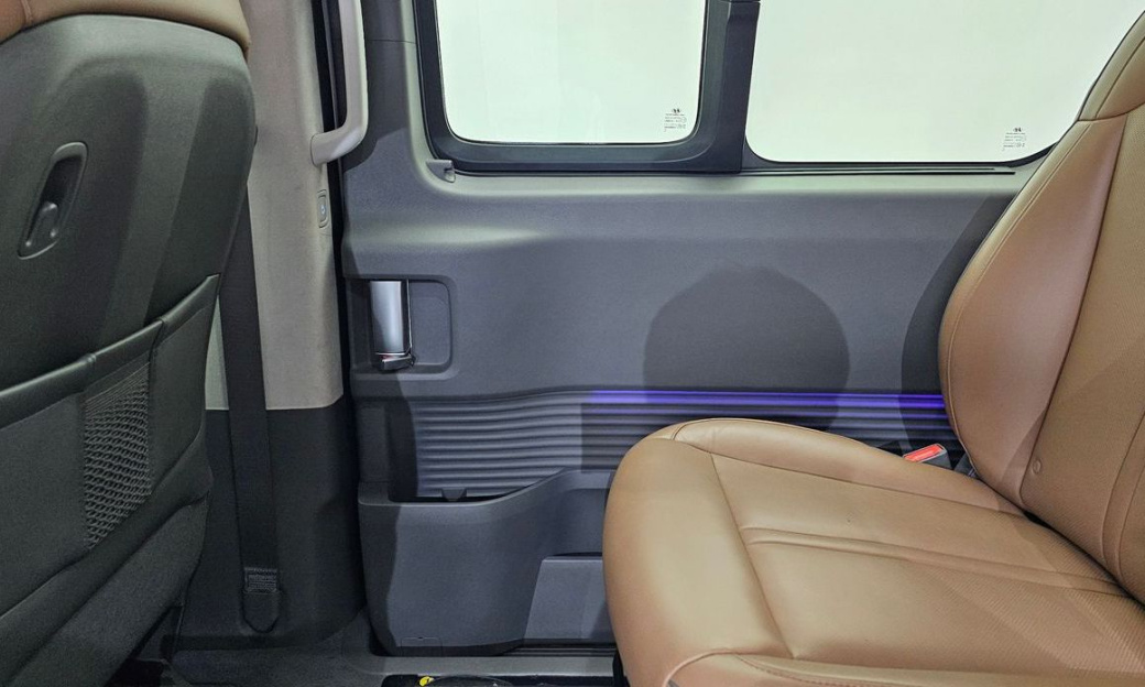 Hyundai Staria Lounge 9-Seater, 2022