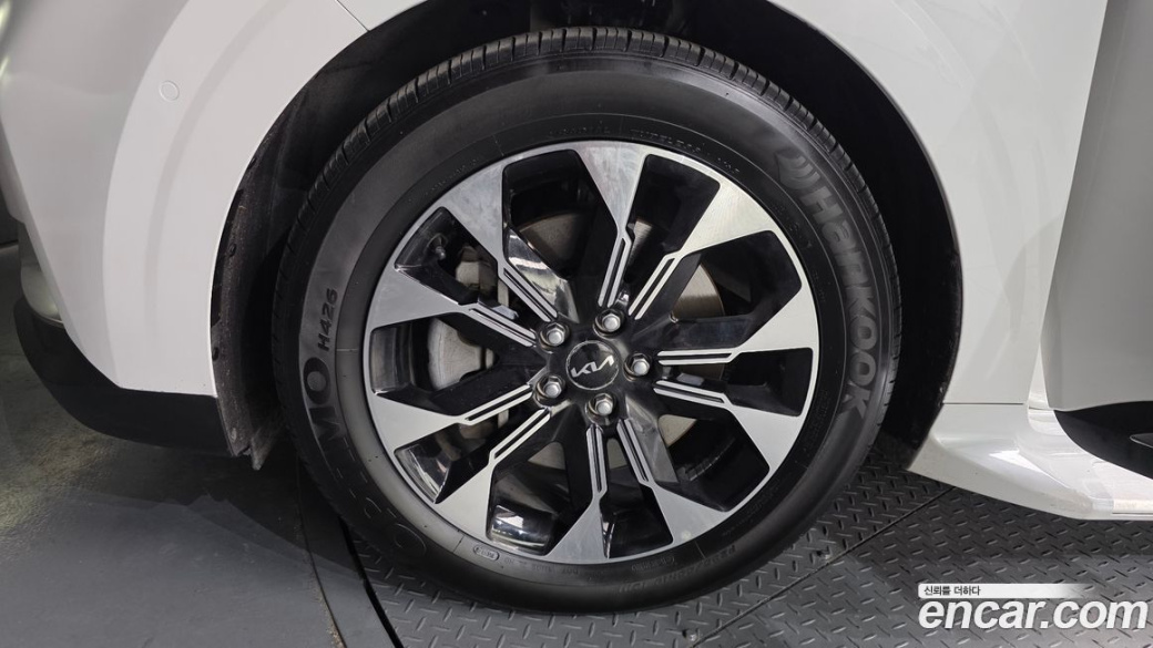 Kia Carnival 9-Seater Signature, 2023