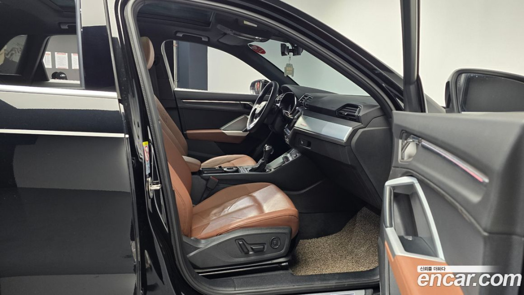 Audi Q3 35 TDI Premium, 2022