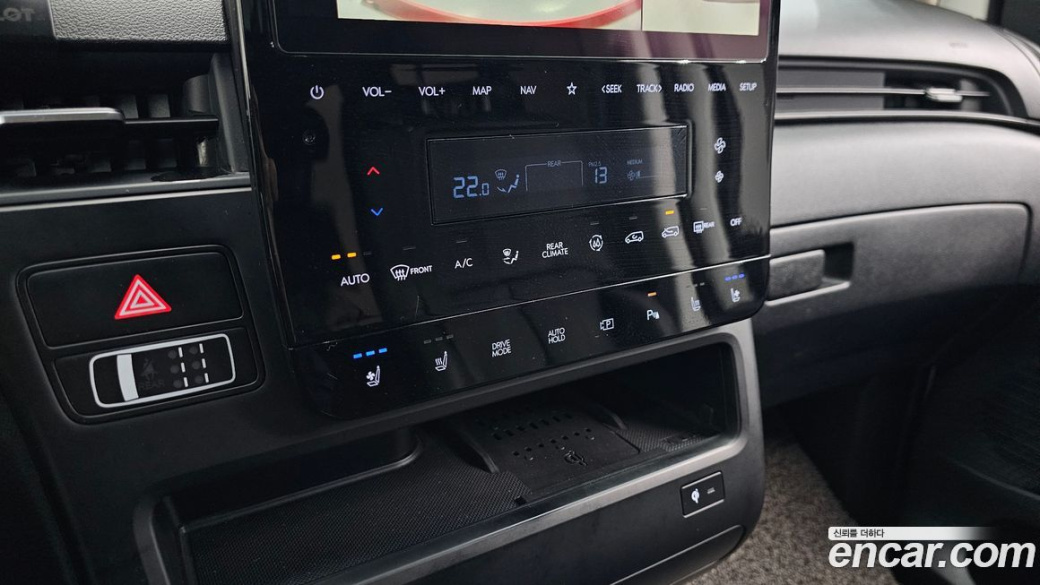 Hyundai Staria 4WD Tourer 9-Seater, 2023