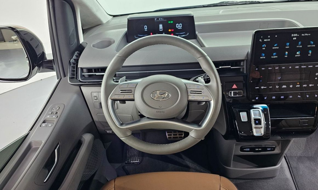 Hyundai Staria 2WD Camping Car, 2024