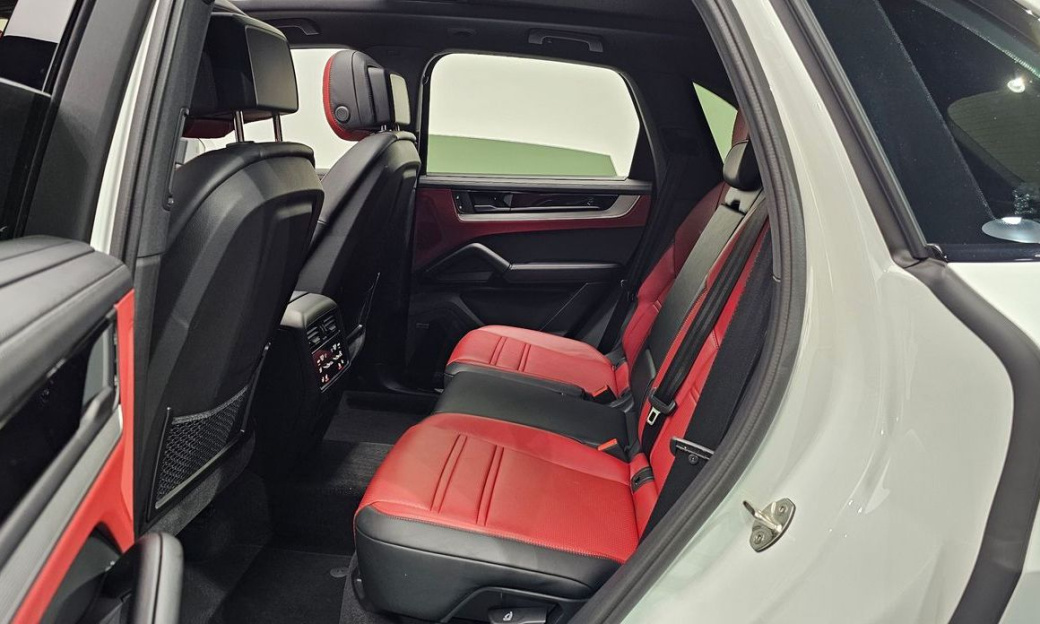 Porsche Cayenne 3.0, 2025