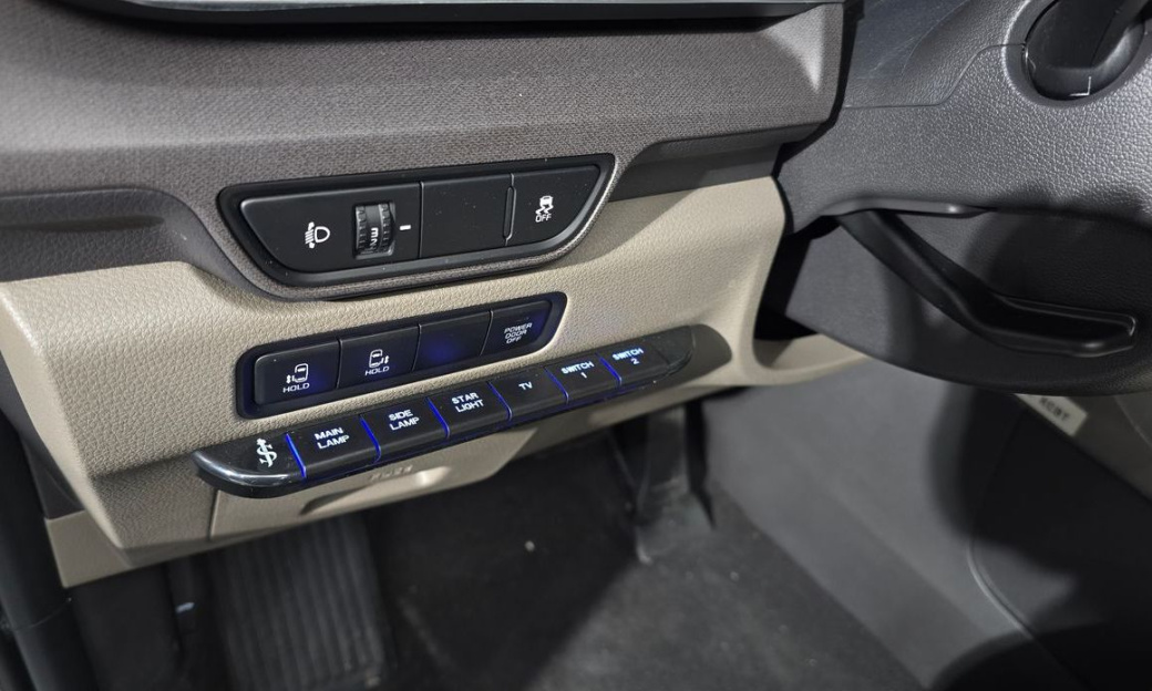 Kia Carnival 9-Seater Hi Limousine (Special Vehicle), 2025