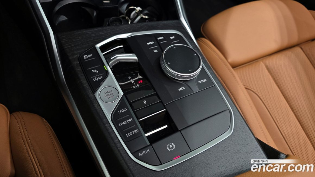 BMW 3-Series 320i Touring, 2023