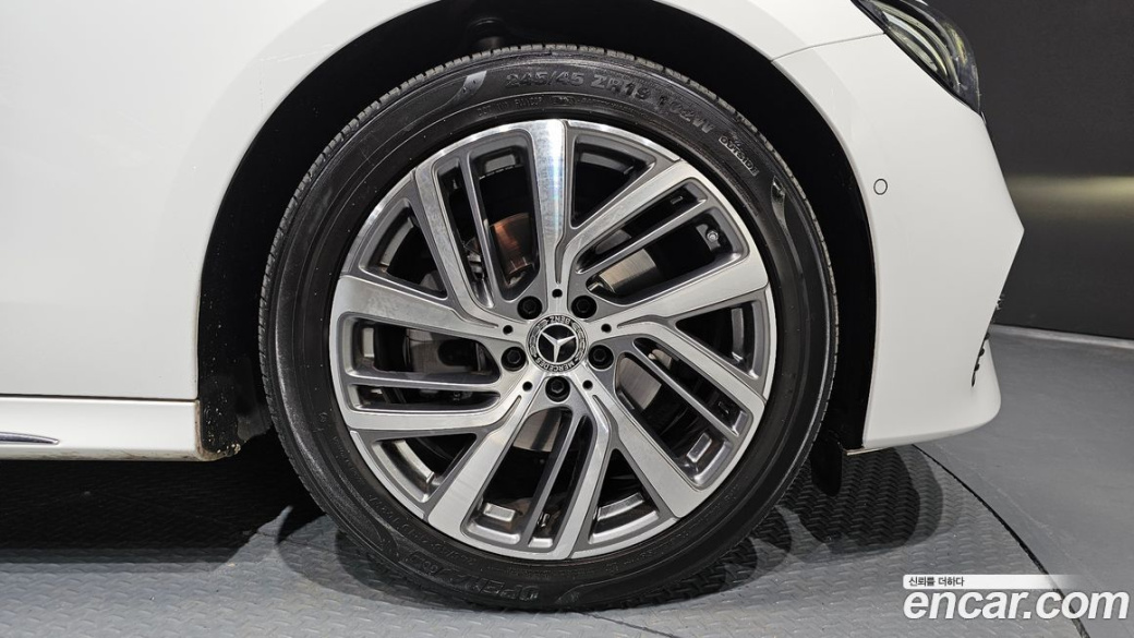Mercedes-Benz E-Class E220d 4MATIC Exclusive, 2024
