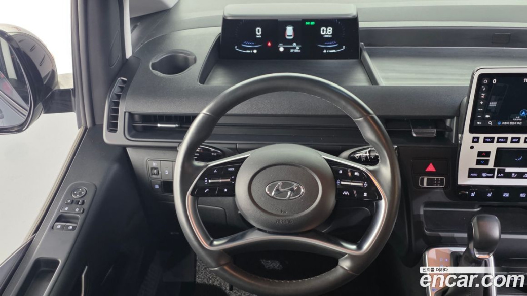 Hyundai Staria 4WD Tourer 9-Seater, 2023