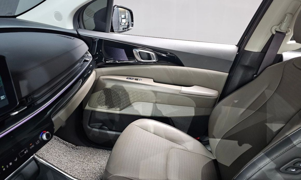 Kia Carnival 9-Seater Gravity, 2024