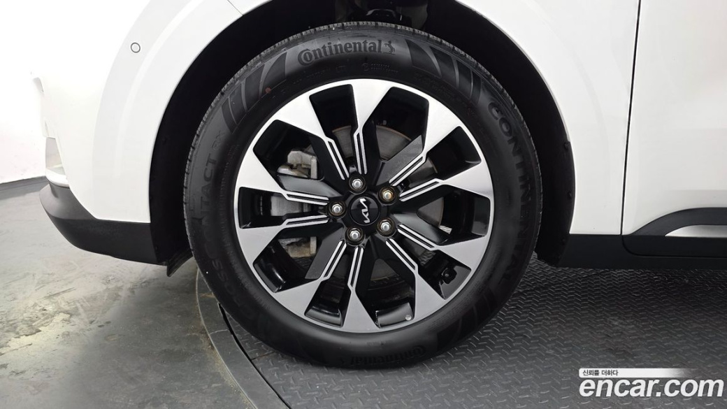 Kia Carnival 9-Seater Signature, 2023