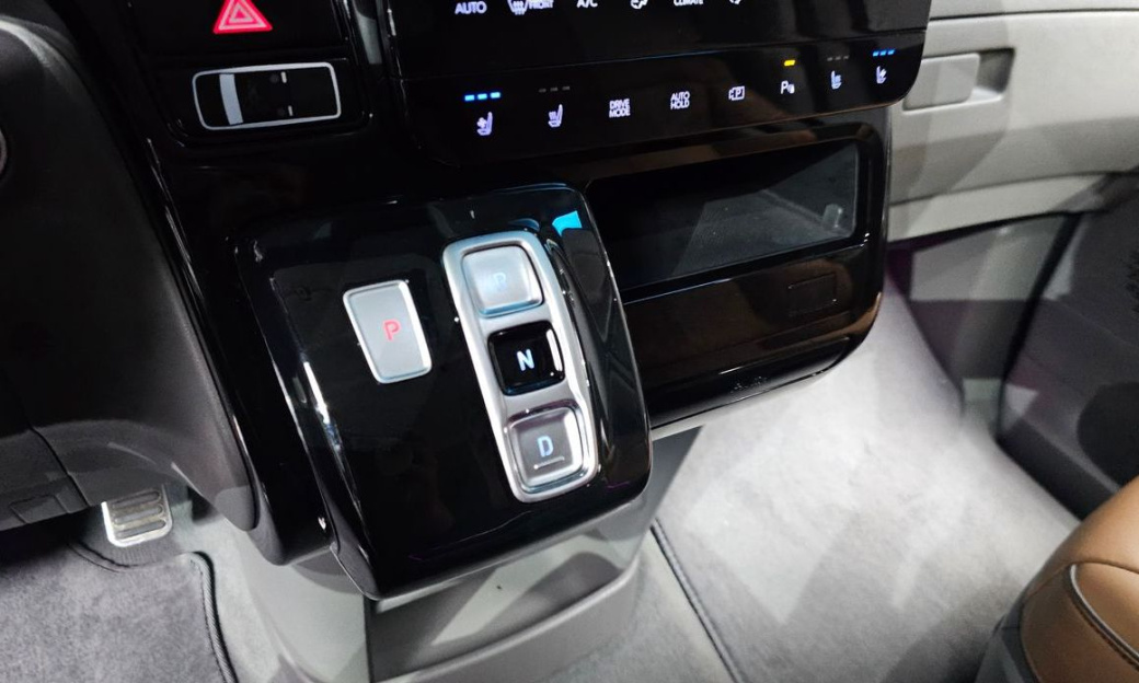 Hyundai Staria 2WD Camping Car, 2024