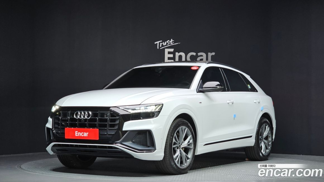Audi Q8 55 TFSI Quattro Premium, 2022