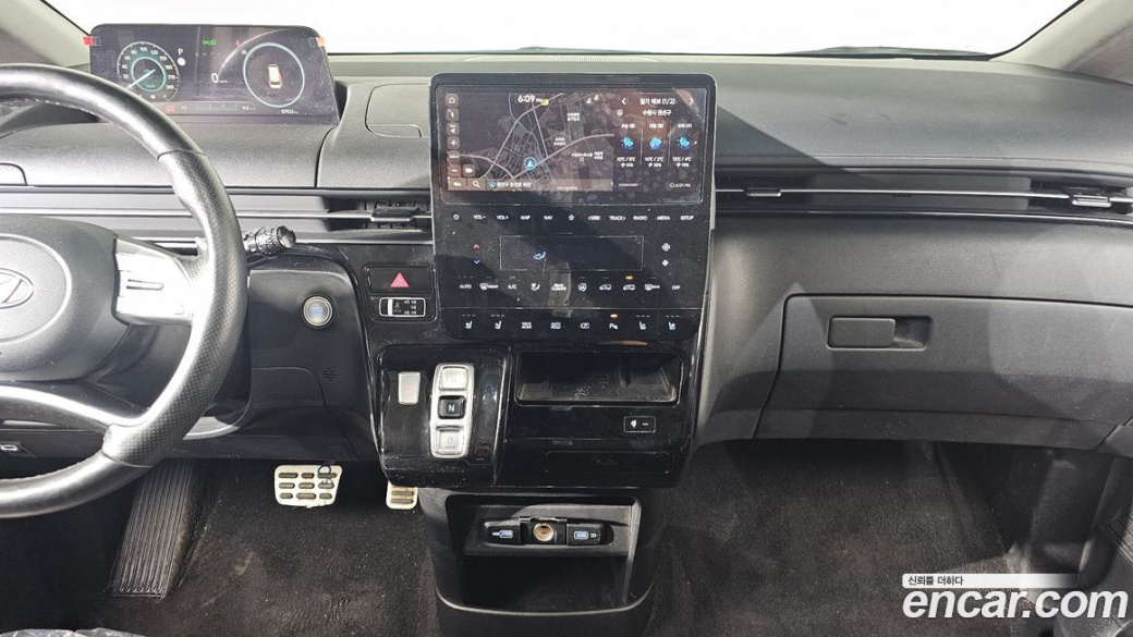 Hyundai Staria 4WD Lounge 7-Seater, 2022