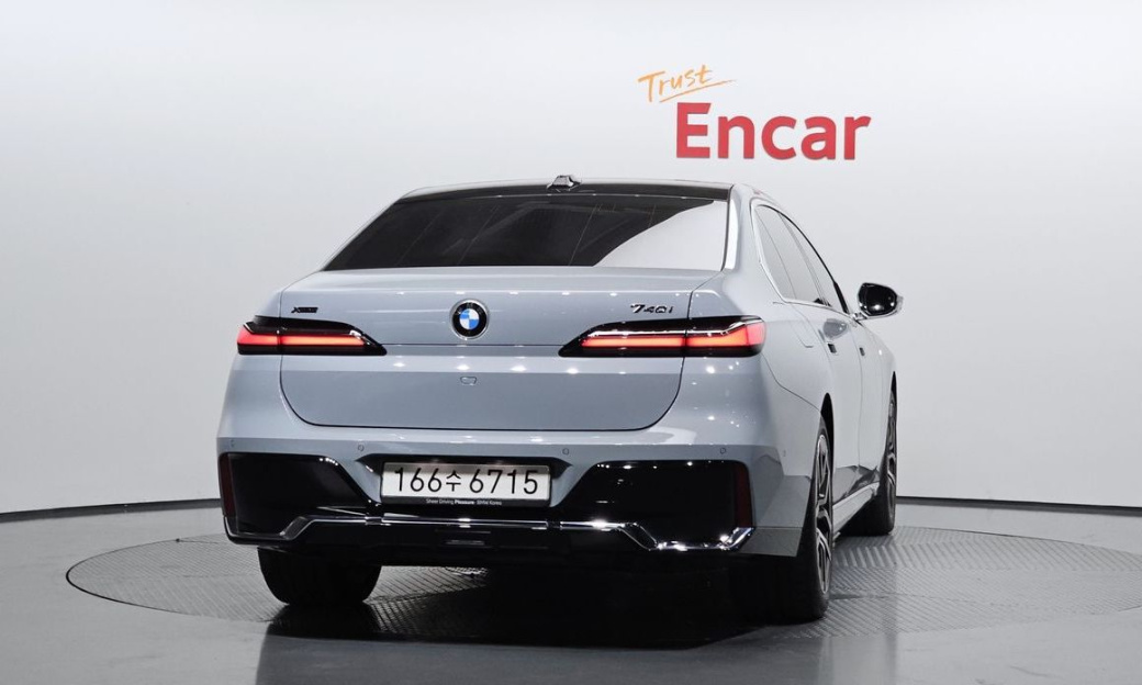 BMW 7-Series 740i xDrive M Sport, 2025