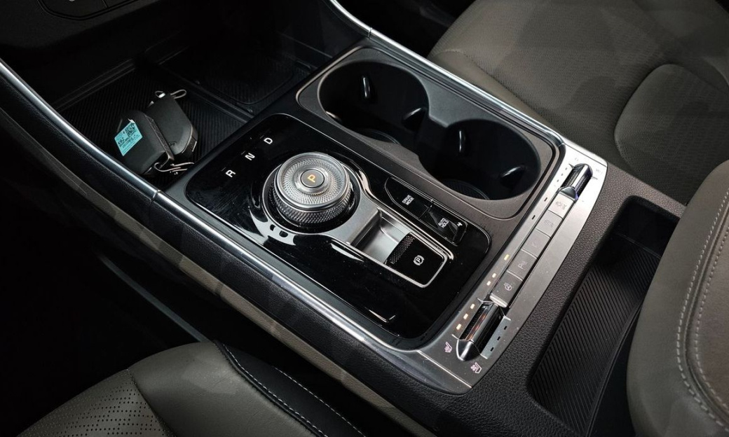 Kia Carnival 9-Seater Signature, 2024