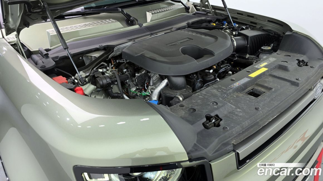 Land Rover Defender 110 D250 X-Dynamic SE, 2025